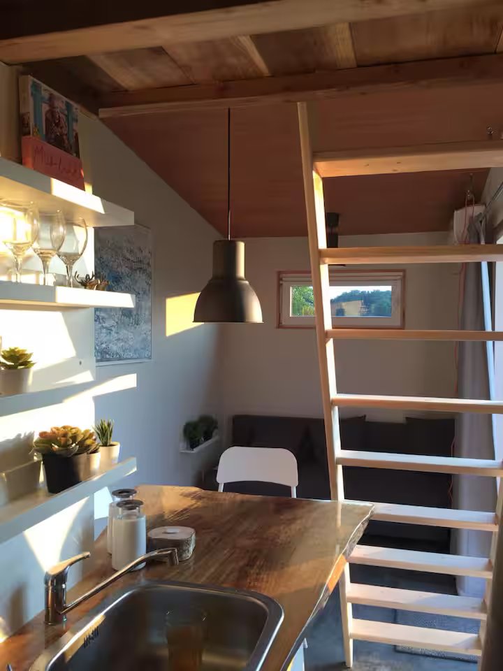 Knus interieur van het tiny house